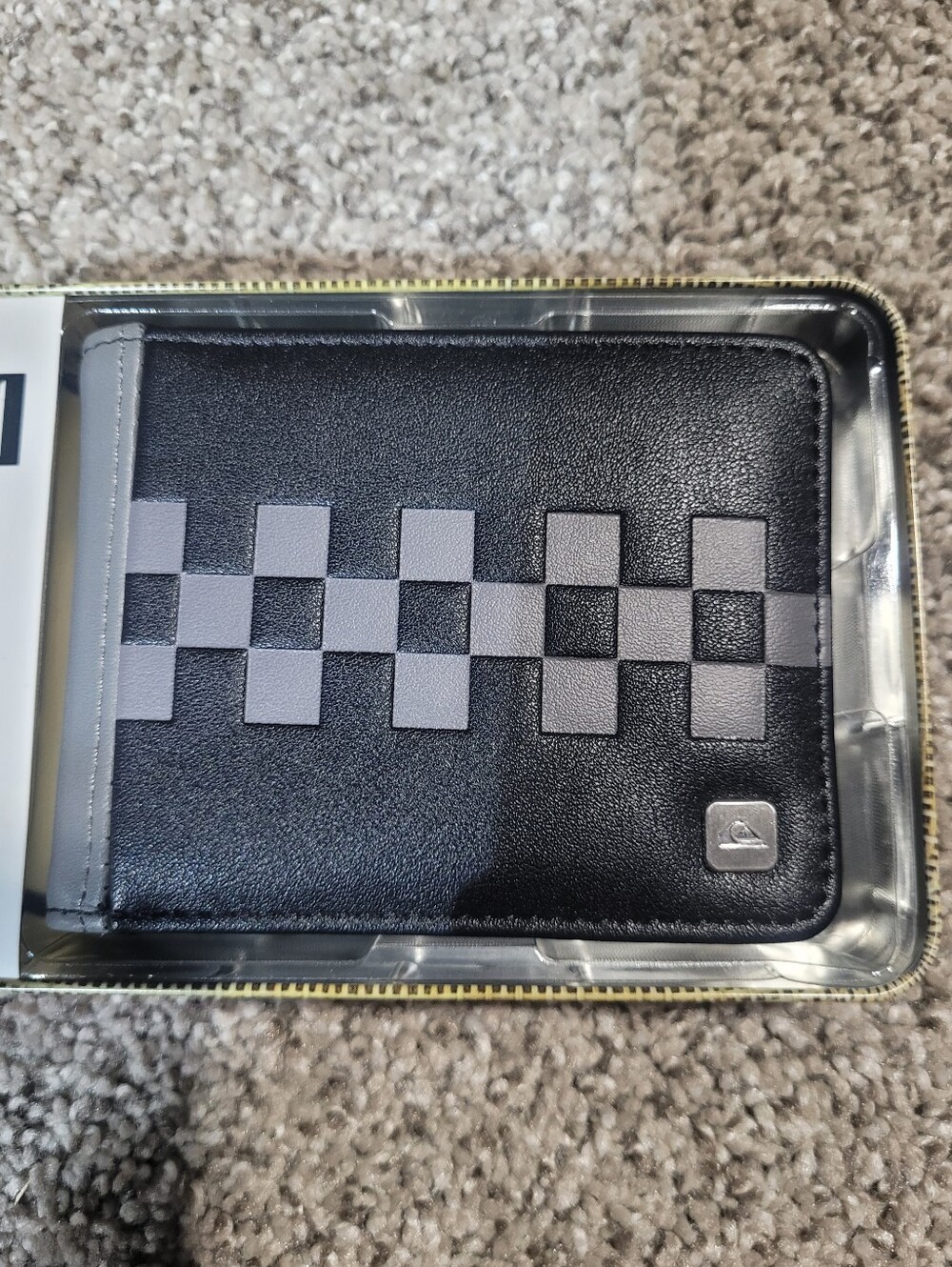 Quiksilver Checkered Black Gray Bifold Wallet Zipper Pocket Card Slots Gift Tin